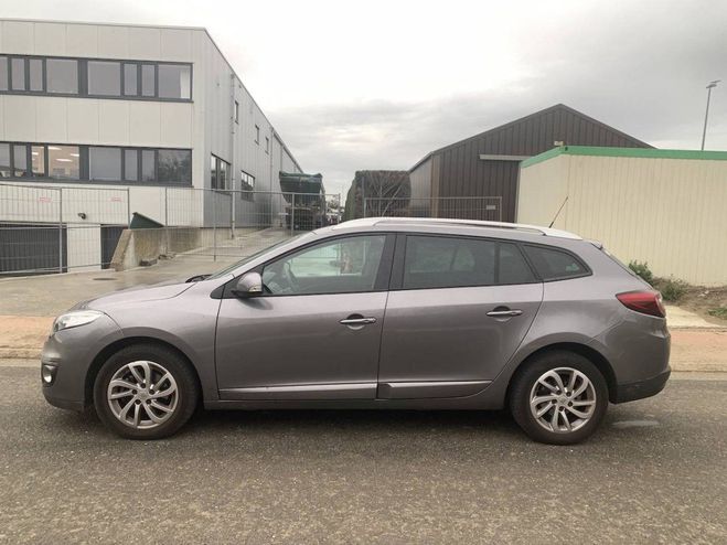 Cliquer pour voir la photo suivante Renault Megane III 1.5 dCi 110ch Euro5 BOITE AUTO Marron de 2012