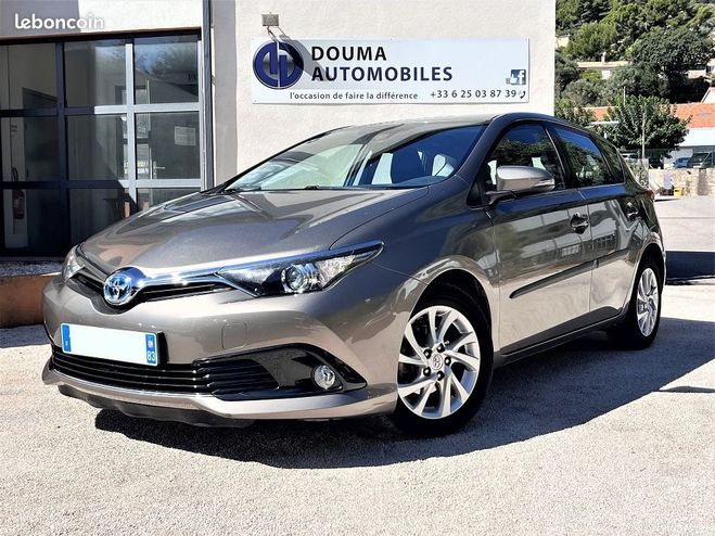Toyota Auris HSD 136H DYNAMIC Gris de 2016