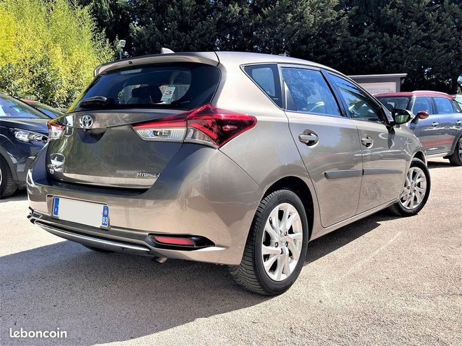 Toyota Auris HSD 136H DYNAMIC Gris de 2016