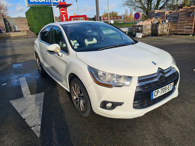 Citroen DS4 1.6 hdi executive BVM6 Blanc de 2012