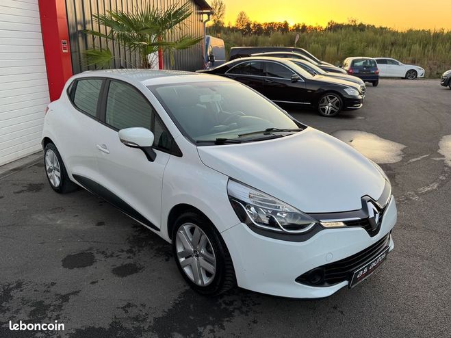 Renault Clio IV 0.9 ENERGY INTENSE 90 CV DISTRIBUTION Blanc de 2013