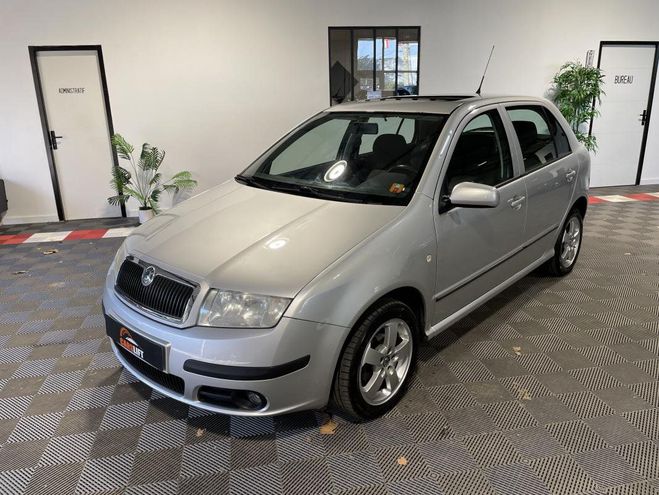 Cliquer pour voir la photo suivante Skoda Fabia TOIT OUVRANT-GARANTIE 6 MOIS- Gris Métallisé de 2007