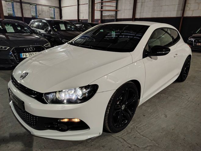 Cliquer pour voir la photo suivante Volkswagen Scirocco 2.0 TDI 140 FAP R-LINE BLANC de 2013