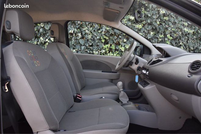 Renault Twingo 2 1.2 75ch phase 1 Noir de 2009
