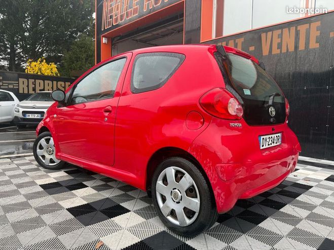 Toyota Aygo 1.0 VVT-I 68CH 3P Rouge de 2006