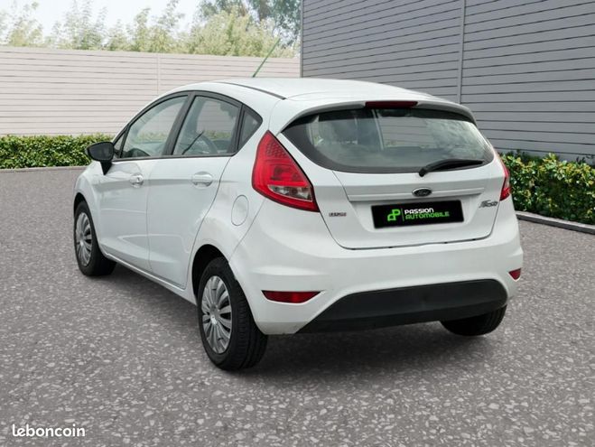 Ford Fiesta 1,4 TDCI Blanc de 2011