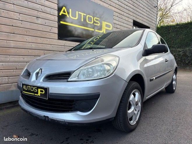 Cliquer pour voir la photo suivante Renault Clio iii 1.2 16v 75 authentique 3p Gris de 2007