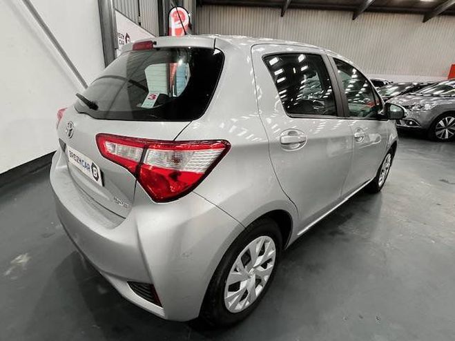Toyota Yaris III 70 VVT-i Ultimate 5p GRIS C de 2020