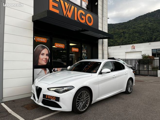 Cliquer pour voir la photo suivante Alfa romeo Giulia lusso 2.0 tb 200ch apple carplay camer Blanc de 2018