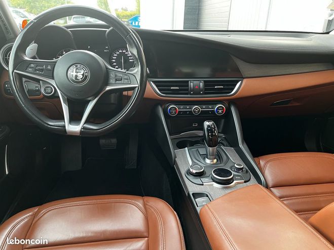 Alfa romeo Giulia lusso 2.0 tb 200ch   apple carplay camer Blanc de 2018