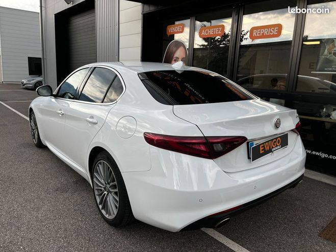 Alfa romeo Giulia lusso 2.0 tb 200ch   apple carplay camer Blanc de 2018