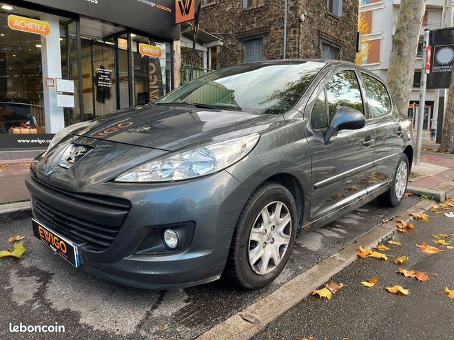 Peugeot 207 1.4 75 active Gris de 2014