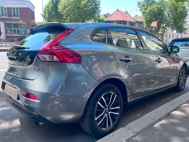 Volvo V40 2.0 t3 150 momentum Gris de 2016