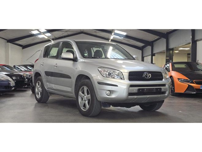 Cliquer pour voir la photo suivante Toyota RAV 4 4 2.0 VVT-I 152 / FAIBLE KILOMETRAGE / P Gris de 2006