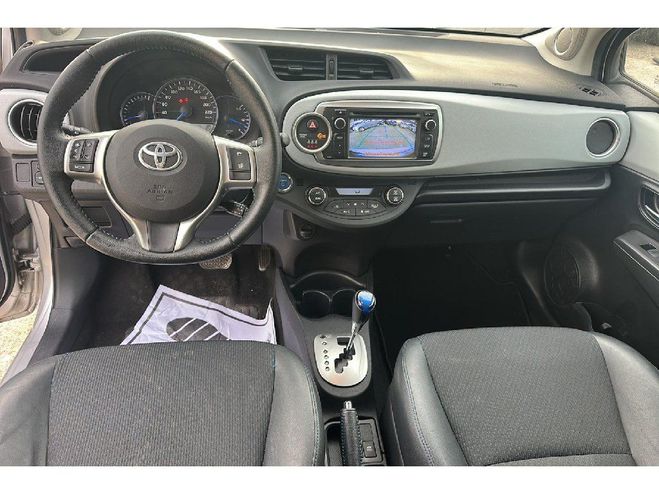 Toyota Yaris HYBRIDE 100h Dynamic Gris Clair de 2013