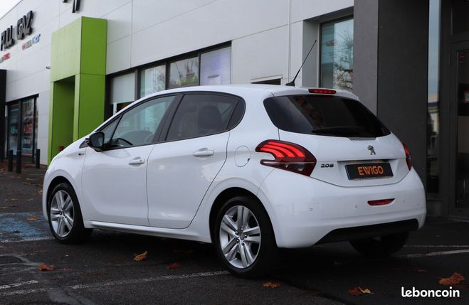 Peugeot 208 1.2 82ch style courroie ok Blanc de 2017