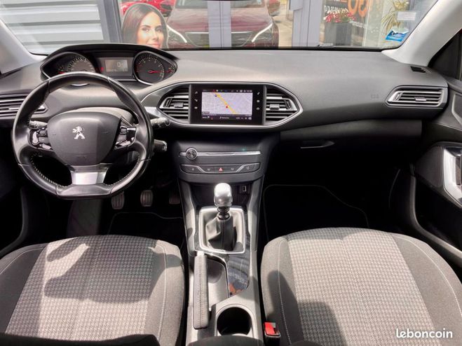 Peugeot 308 SW 1.2 130cv business bvm6 kit distribut Rouge de 2019