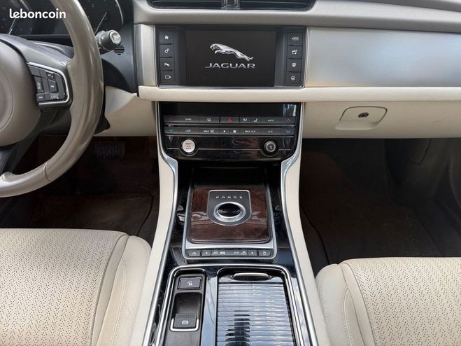 Jaguar XF 2.0 d 165 e-performance pure bva8 -2 eme Bleu de 2016