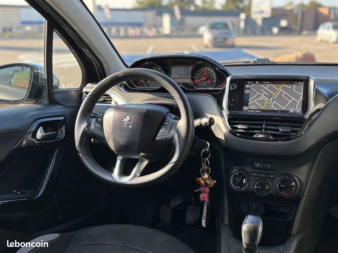 Peugeot 208 finition style 82ch 1.2 distribution fai Gris de 2015