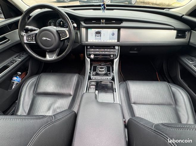 Jaguar XF 2.0 (moteur neuf 10 000km) 240ch finitio Marron de 2018