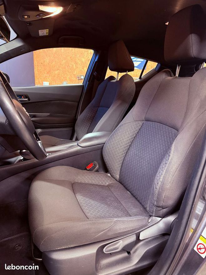 Toyota C HR (2) 1.8 HYBRIDE 122 DYNAMIC BUSINESS gar Gris de 2020