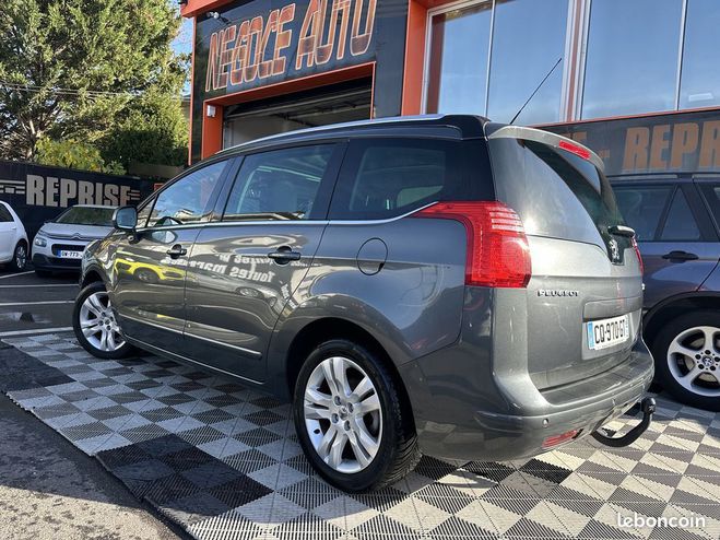 Peugeot 5008 1.6 HDI115 FAP ALLURE 5PL Gris de 2013