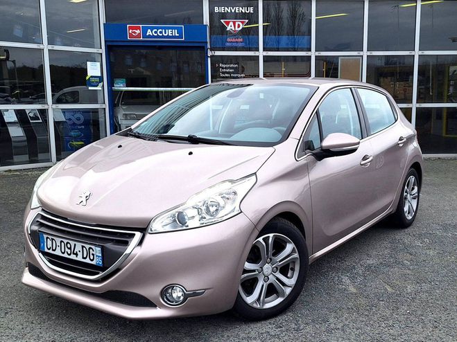 Cliquer pour voir la photo suivante Peugeot 208 1.6 e-HDi FAP Féline 5p ROUGE de 2012