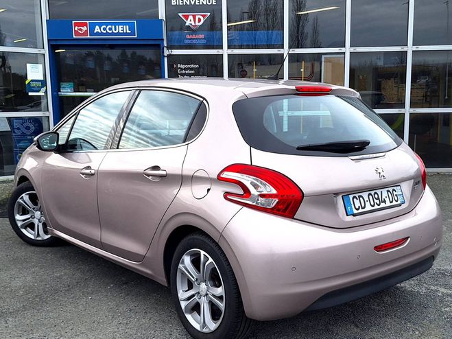 Peugeot 208 1.6 e-HDi FAP Fline 5p ROUGE de 2012