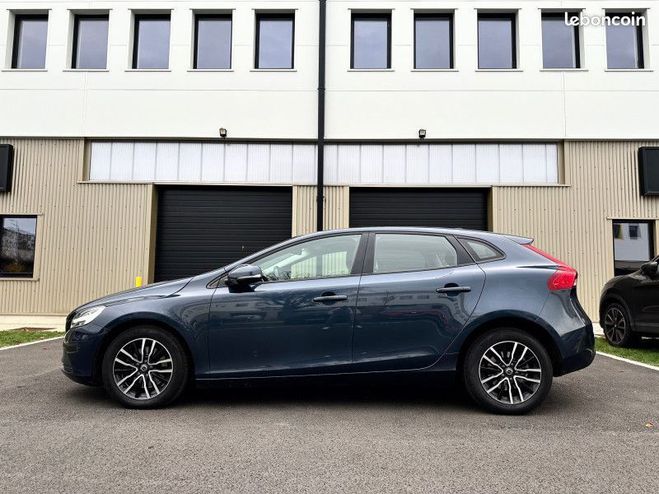 Volvo V40 2,0L T2 122CH MOMENTUM GRATUITE Bleu de 2016