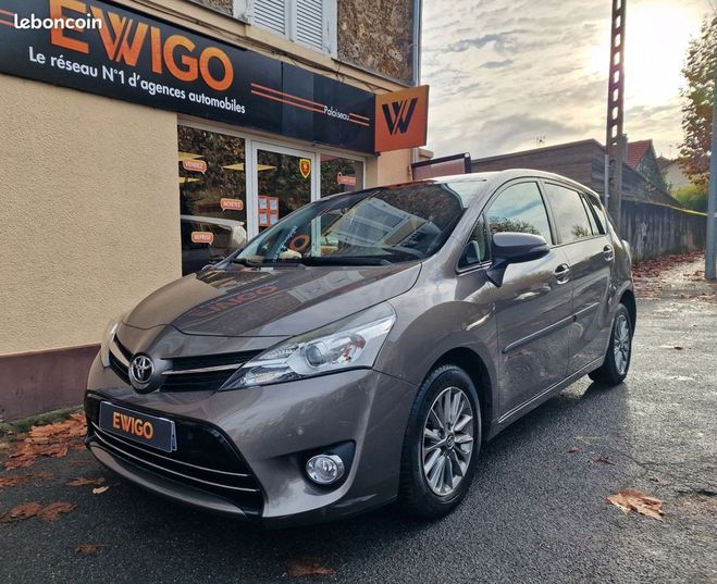Cliquer pour voir la photo suivante Toyota Verso 1.6 d4d 110 design-toit panoramique-came Marron de 2016