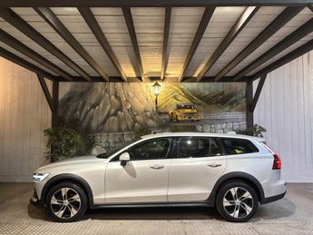  Voir détails -Volvo V60 CROSS COUNTRY B4 197 CV AWD GEARTRONIC à Charentilly (37)