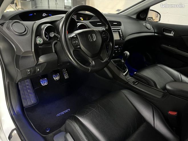 Honda Civic 2.2 150CH I-DTEC EXCLUSIVE 1ere main Blanc de 2012