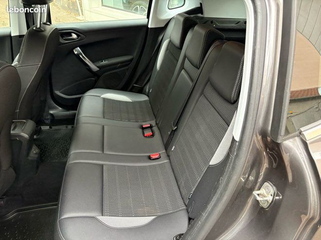 Peugeot 2008 allure 1.2 essence 2017 trs bon tat Gris de 2017