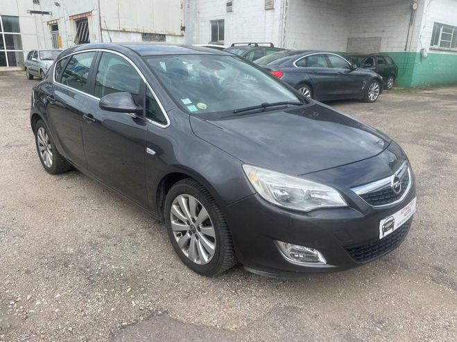 Opel Astra 1.7 CDTI 110CV COSMO BVM6 GRIS FONCE de 2010