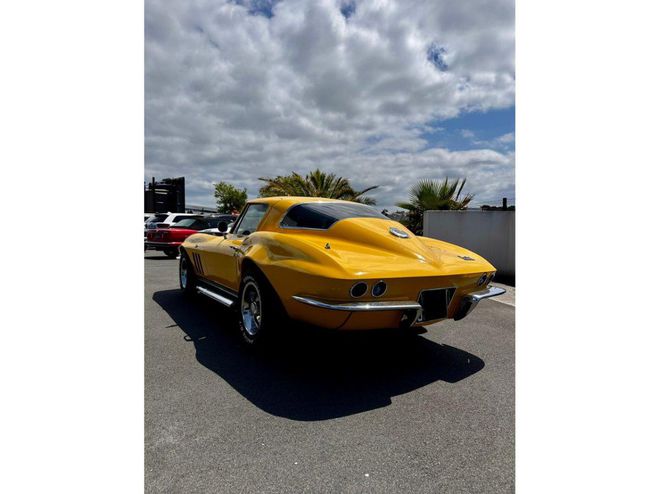 Chevrolet Corvette C2 STINGRAY 327 CI Jaune de 1966