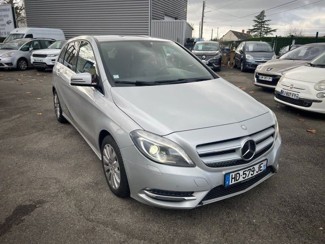 Cliquer pour voir la photo suivante Mercedes Classe B 180 CDI SPORT Gris de 2013