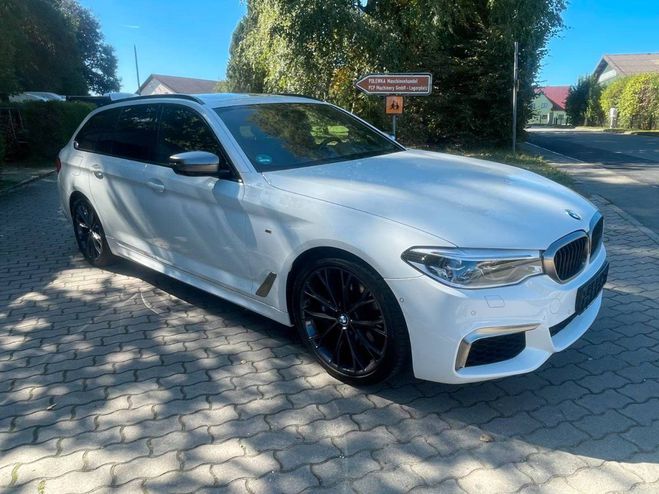 BMW Serie 5 M550 d xDrive 360/PANO/AHK/HUD/LED/Mass BLANC ALPIN III de 2019