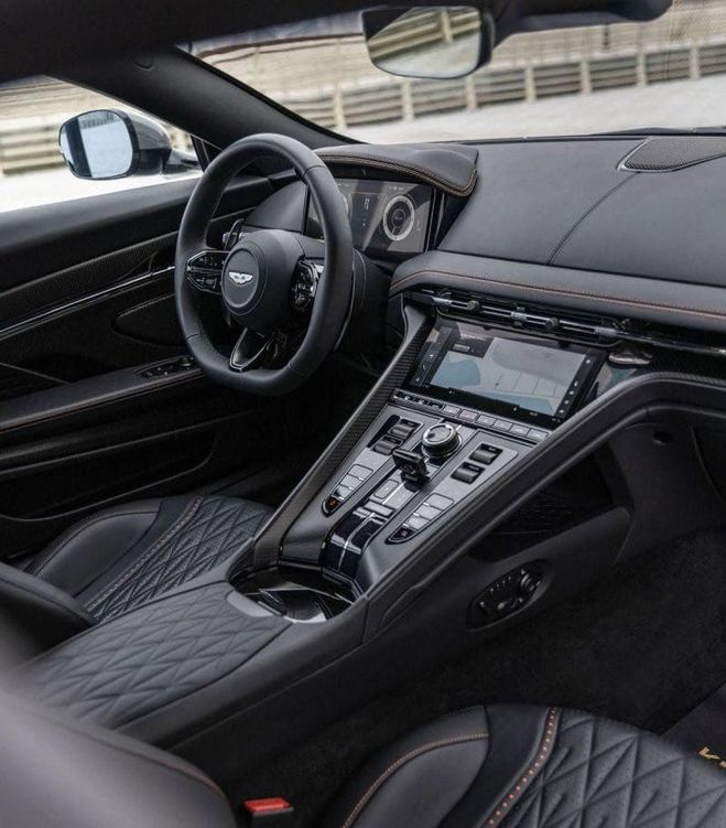 Aston martin DB12   de 2024