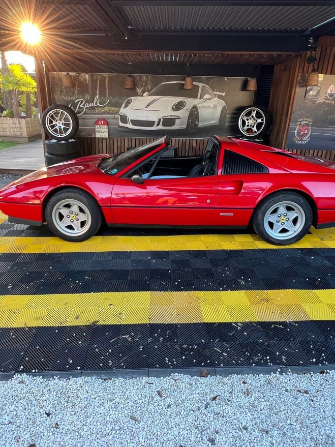 Ferrari 328 V8 1 main entretien concession official  Rouge de 1987