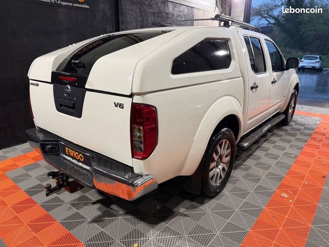 Nissan Navara 3.0 dci 230ch 4wd bva Blanc de 2011