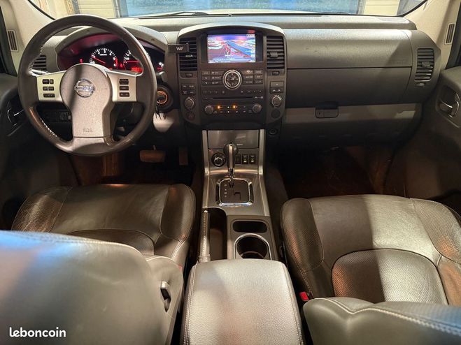 Nissan Navara 3.0 dci 230ch 4wd bva Blanc de 2011