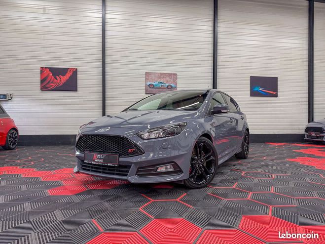 Cliquer pour voir la photo suivante Ford Focus MK3 ST ? 2.0 EcoBoost 250ch Pack Perform Gris de 2016