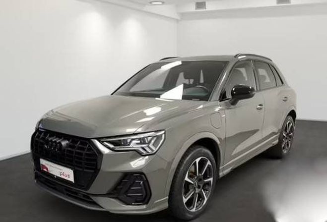 Cliquer pour voir la photo suivante Audi Q3 45 TFSIe S line PANO MATRIX SONOS 360 Gris Chronos Métallisé de 2022
