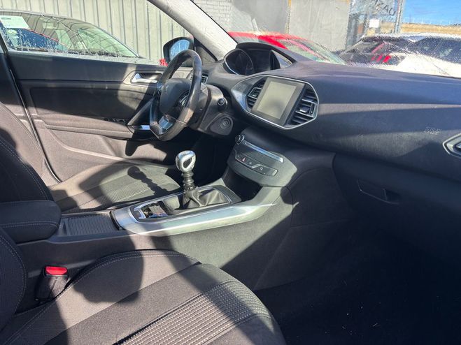 Peugeot 308 II 1.6 BLUEHDI 120 ALLURE LED JA CT OK 6 Gris anthracite de 2014