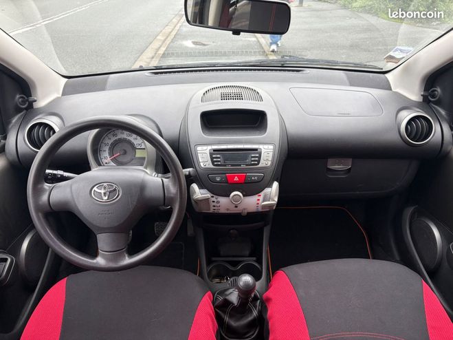 Toyota Aygo 1.0 vvti 70 confort Gris de 2013