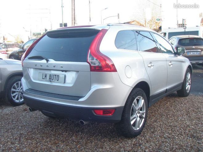 Volvo XC60 D3 163 AWD XENIUM GEARTRONIC Gris de 2011