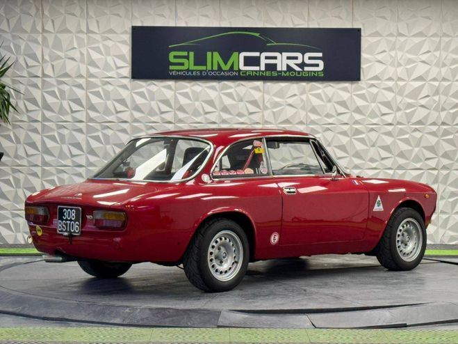 Alfa romeo Giulia GT COUPE BERTONE 2000 ROUGE de 1973