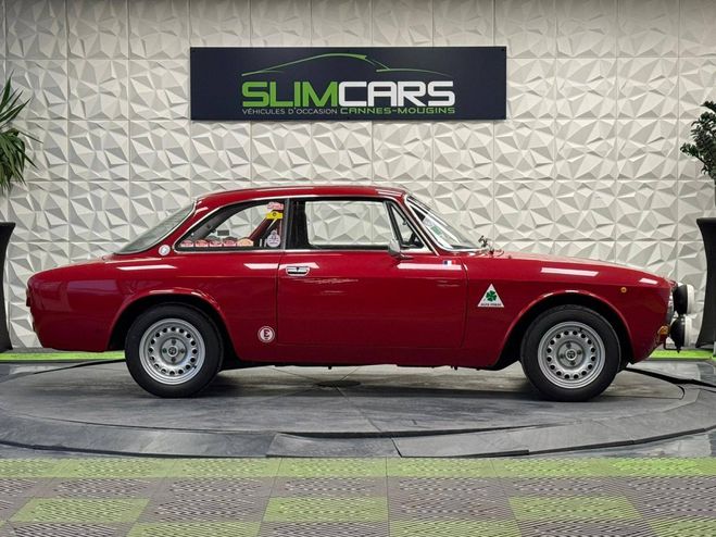 Alfa romeo Giulia GT COUPE BERTONE 2000 ROUGE de 1973