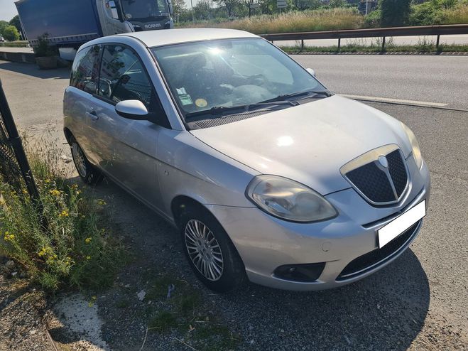 Cliquer pour voir la photo suivante Lancia Y 1.3 jtd 75 CV moteur a chaine 3000E CT O Gris clair de 2007