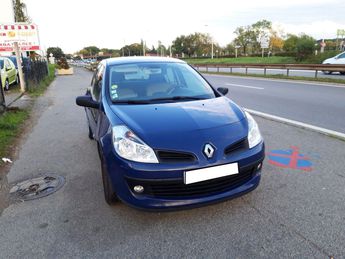  Voir détails -Renault Clio 1.4 16v 98 expression 3490E à Coignires (78)